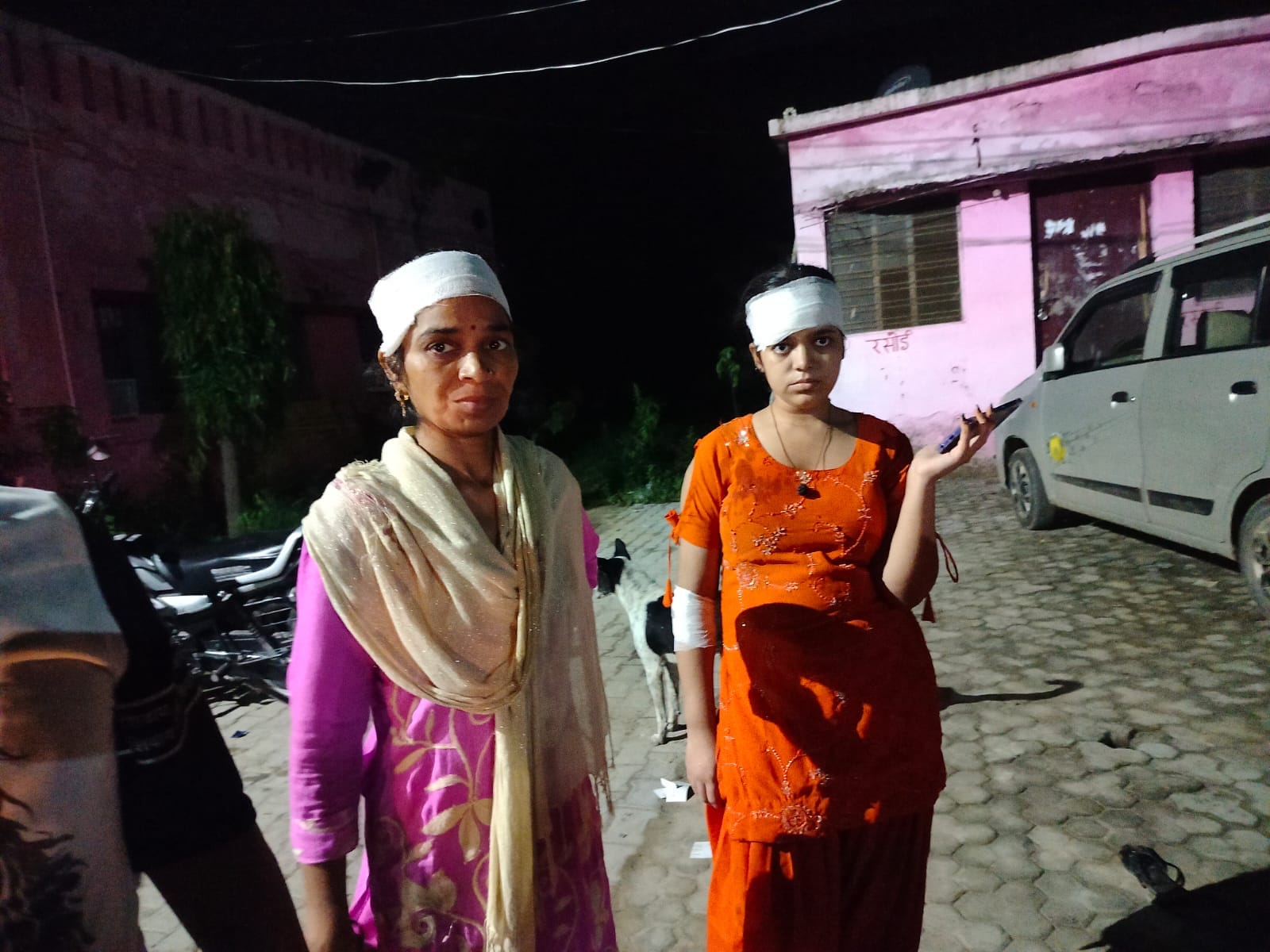 दौराला - हाईवे पर हादसे में घायल कांवड़ियां। स्रोत: संवाद दौराला - हाईवे पर हादसे में घायल कांवड़ियां। स्रोत: संवाद