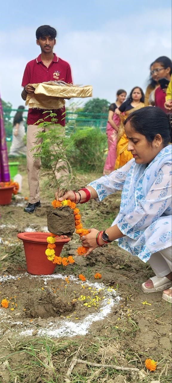 वेदम वर्ल्ड स्कूल में हुआ पौधरोपण