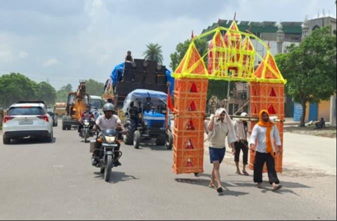 अंबाला के गांव भरेड़ी खुर्द के विशाल की कांवड़ में अयोध्या के रामलला की प्रतिमा का स्वरूप सजाया