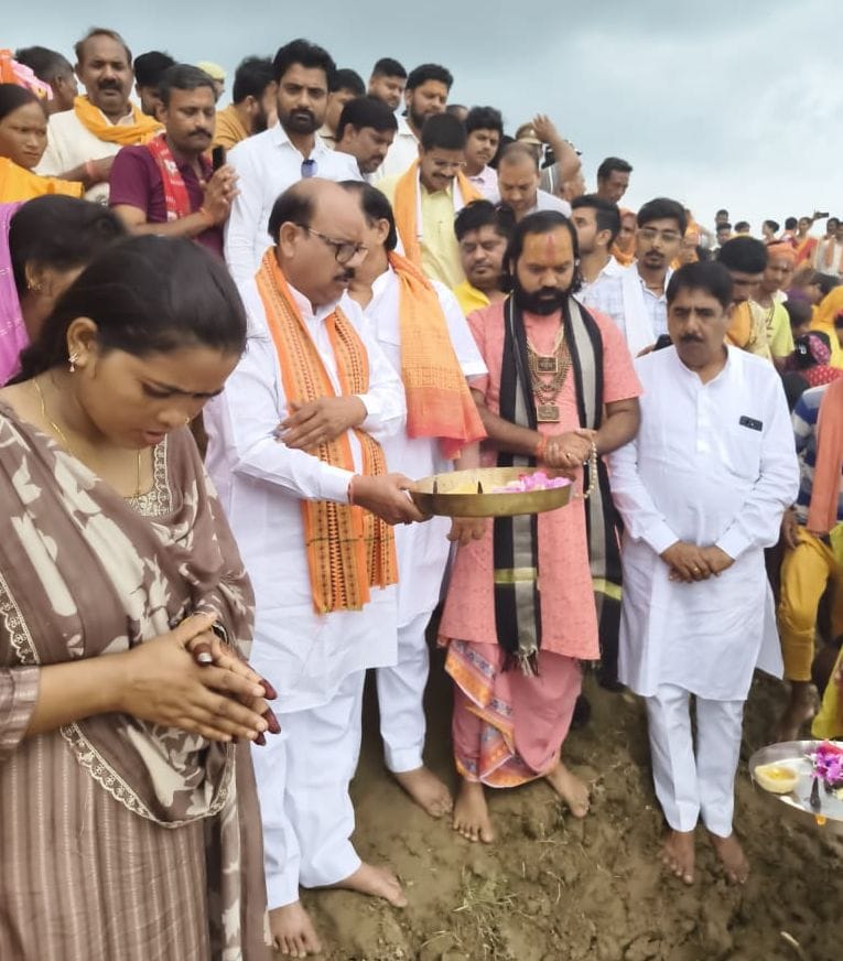बरबर में बच्चों की कांवड़ यात्रा। संवाद