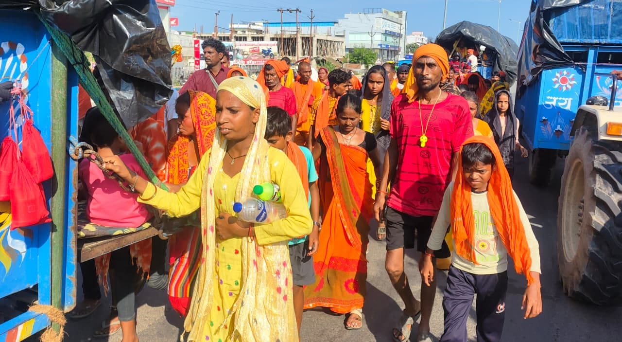 बरबर में बच्चों की कांवड़ यात्रा। संवाद