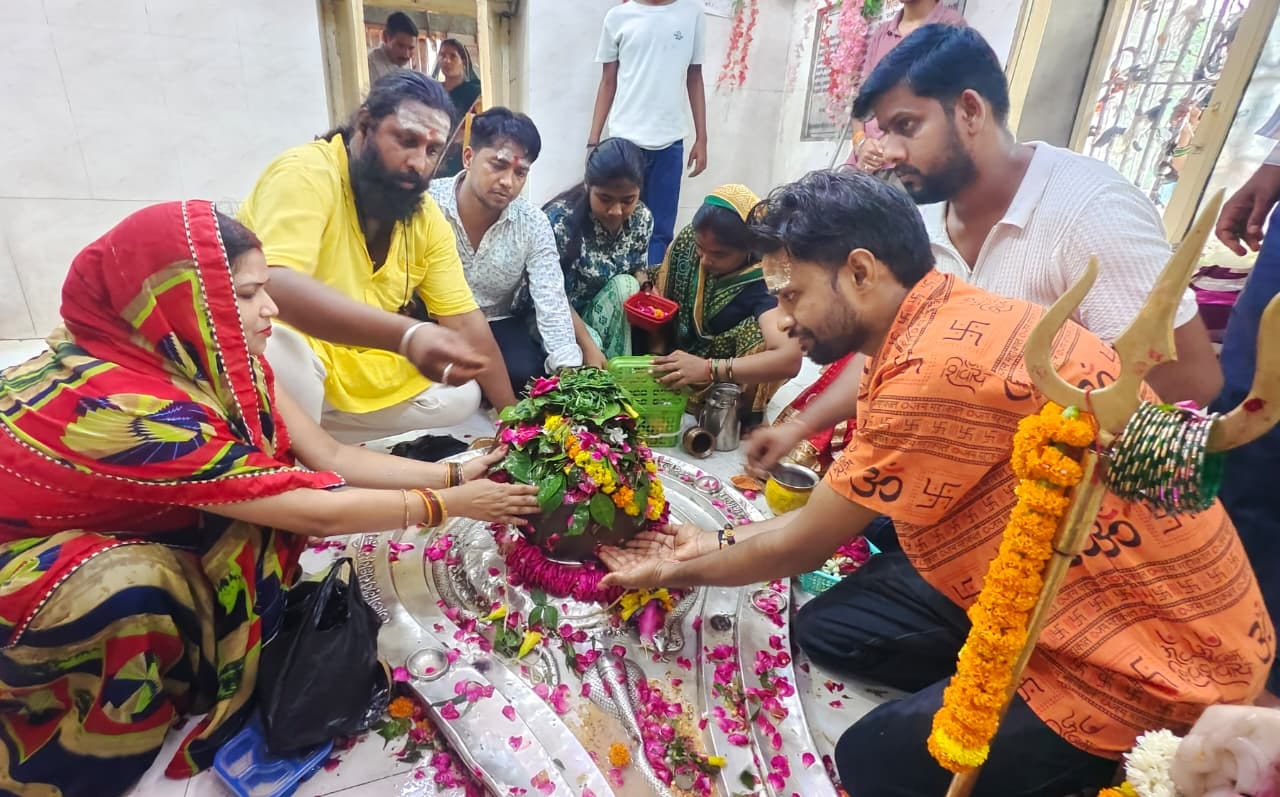 बरबर में बच्चों की कांवड़ यात्रा। संवाद