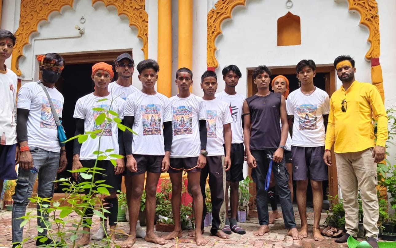 बरबर में बच्चों की कांवड़ यात्रा। संवाद