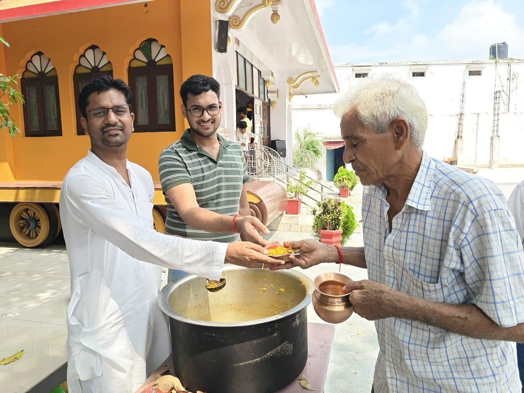 बरबर में बच्चों की कांवड़ यात्रा। संवाद