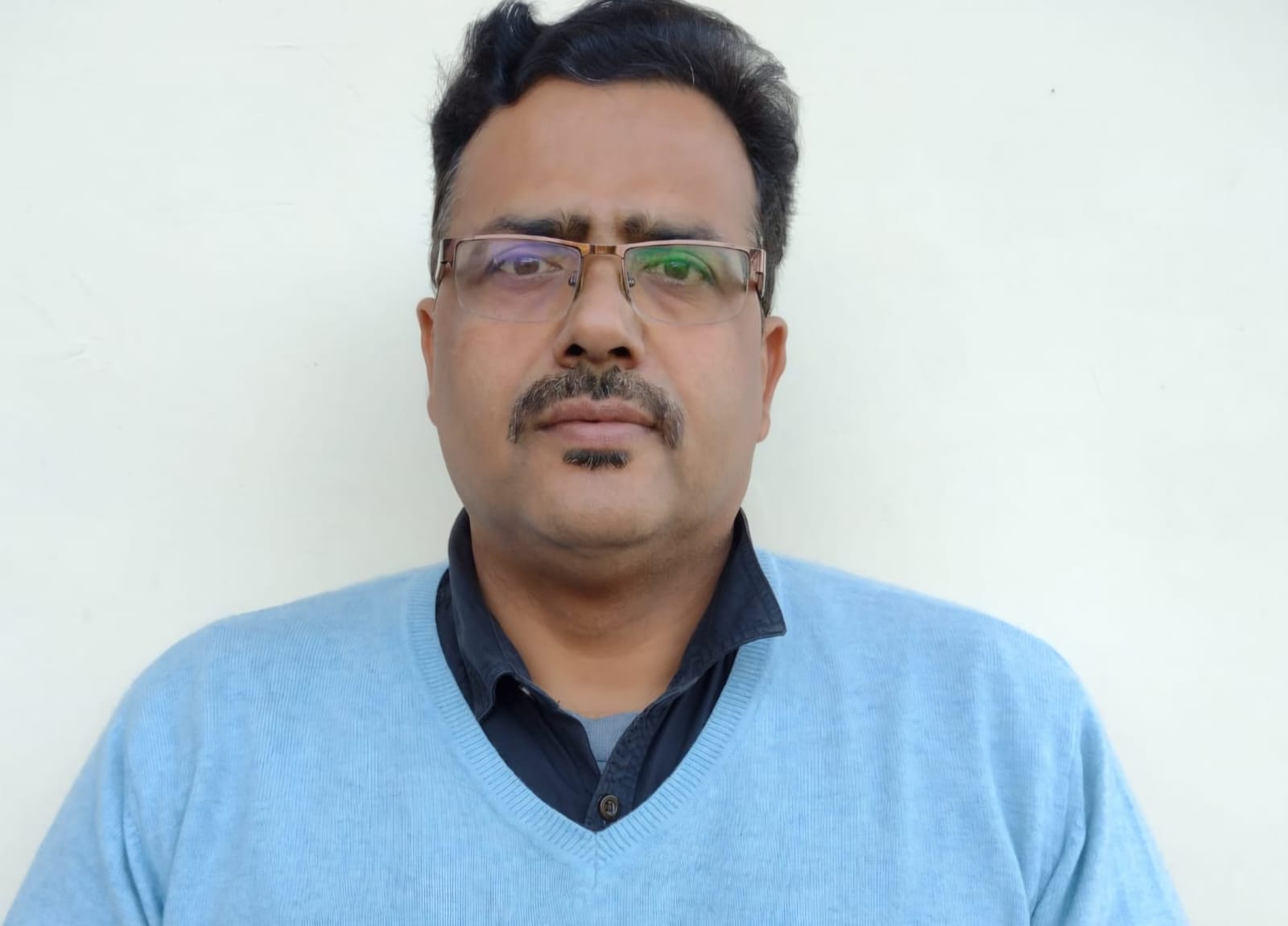 चहारदीवारी के अभाव में लगदेवी-चौरी मार्ग में जलस्त्रोत। संवाद