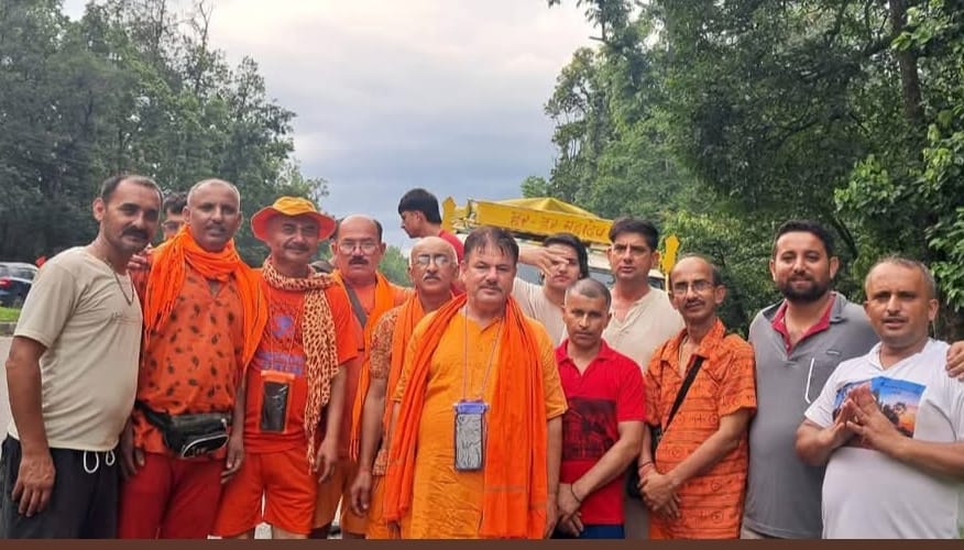 हरिद्वार से पवित्र गंगा जल लेकर लौटे गिरिपार क्षेत्र के ग्राम नघेता का कांवड़ दल। संवाद