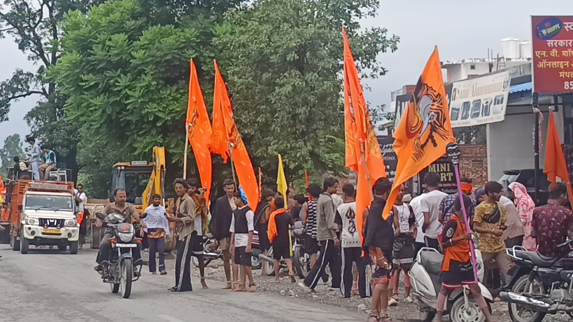 हरिद्वार से पवित्र गंगा जल लेकर लौटे गिरिपार क्षेत्र के ग्राम नघेता का कांवड़ दल। संवाद