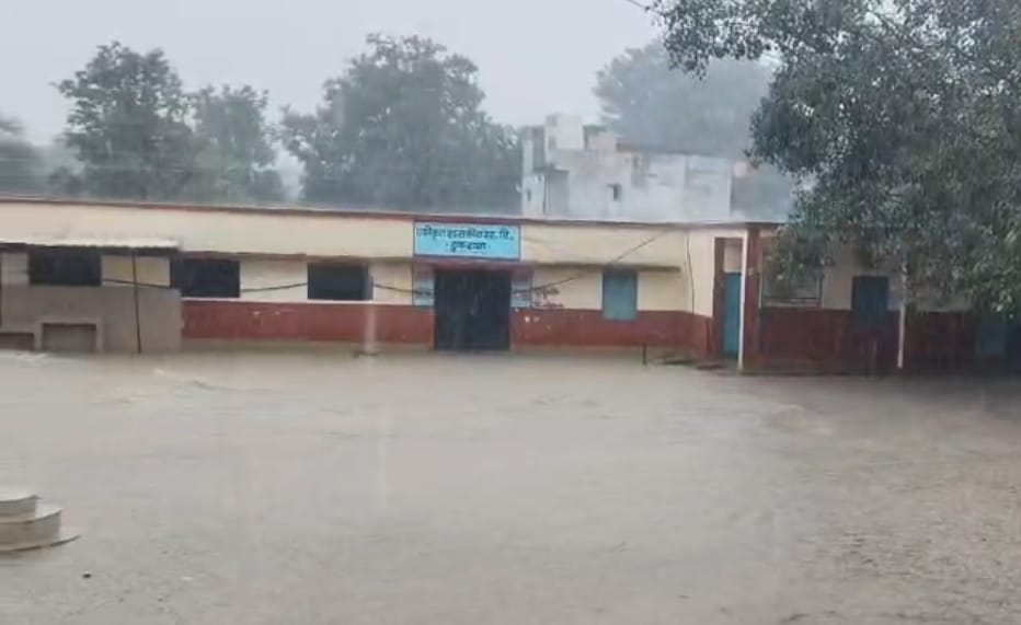 जगह जगह हुआ जल जमाव।