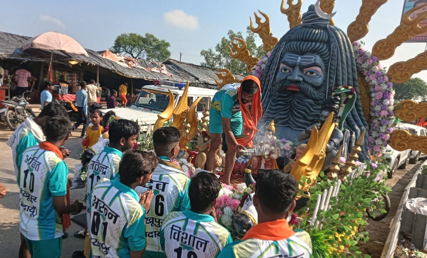 कछला घाट पर लगी श्रद्धालुओं की भीड़। संवाद कछला घाट पर लगी श्रद्धालुओं की भीड़। संवाद