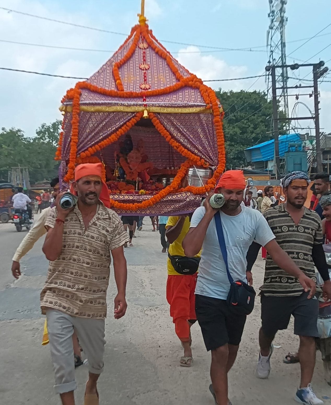 कछला घाट पर लगी श्रद्धालुओं की भीड़। संवाद कछला घाट पर लगी श्रद्धालुओं की भीड़। संवाद