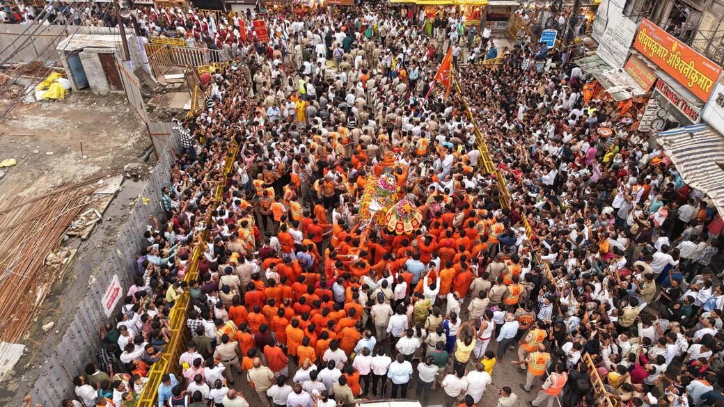 पूजन के बाद निकली सवारी