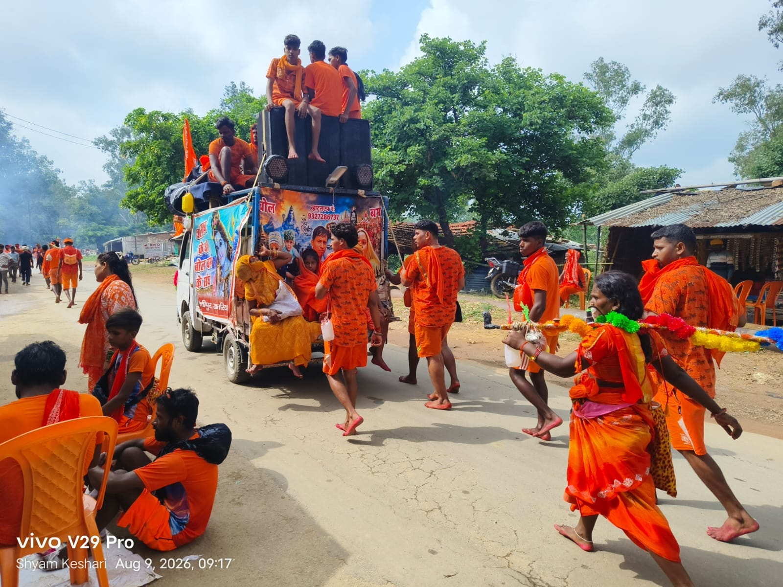 शिवद्वार के लिए बरियाघाट से रवाना होते डाकबम, संवाद शिवद्वार के लिए बरियाघाट से रवाना होते डाकबम, संवाद