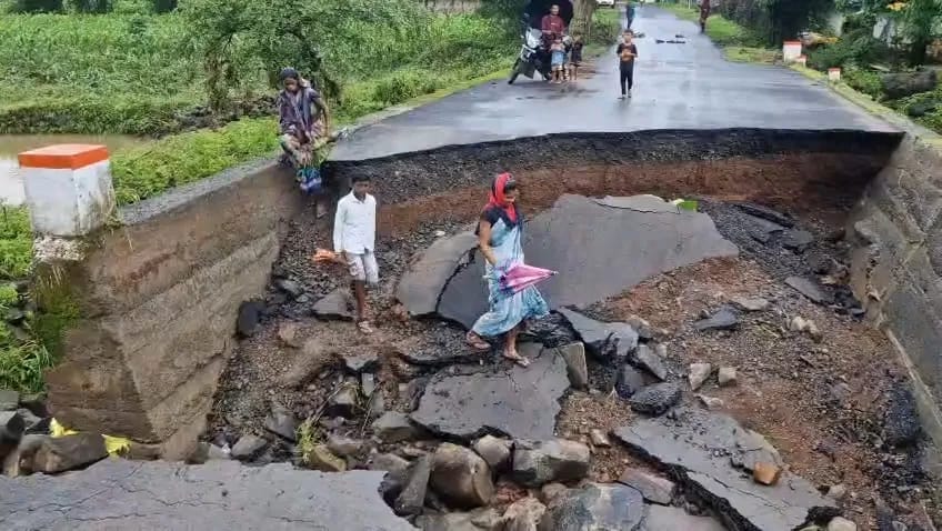 तीन साल में ध्वस्त हुई करोड़ों की सड़क