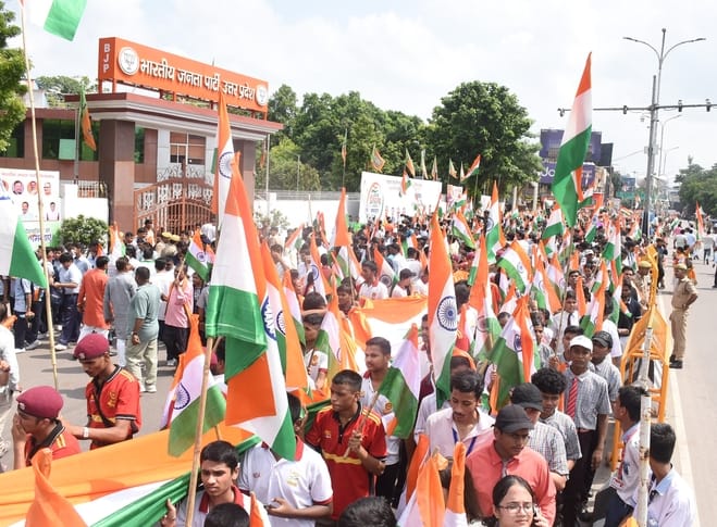 तिरंगे के साथ कदम बढ़ाते बच्चों ने जगाया राष्ट्रप्रेम