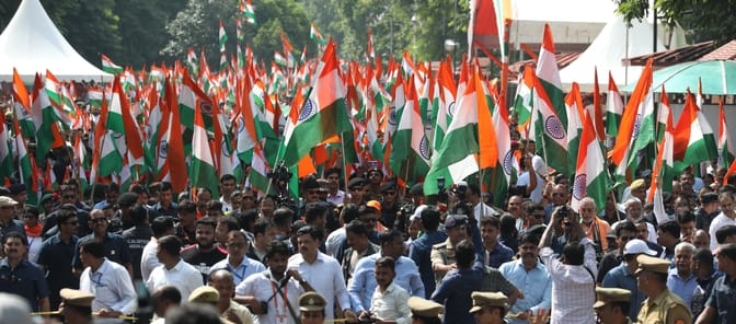 तिरंगे के साथ कदम बढ़ाते बच्चों ने जगाया राष्ट्रप्रेम