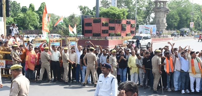तिरंगे के साथ कदम बढ़ाते बच्चों ने जगाया राष्ट्रप्रेम