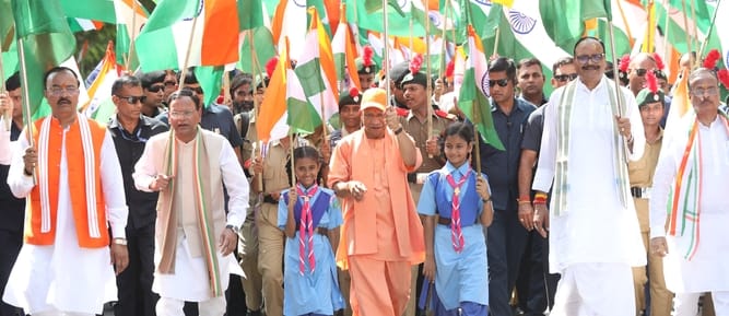 तिरंगे के साथ कदम बढ़ाते बच्चों ने जगाया राष्ट्रप्रेम