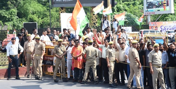 तिरंगे के साथ कदम बढ़ाते बच्चों ने जगाया राष्ट्रप्रेम