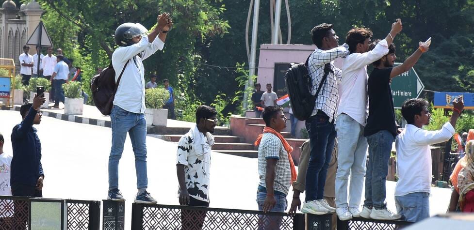 तिरंगे के साथ कदम बढ़ाते बच्चों ने जगाया राष्ट्रप्रेम