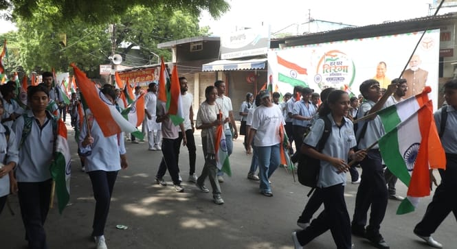 तिरंगे के साथ कदम बढ़ाते बच्चों ने जगाया राष्ट्रप्रेम