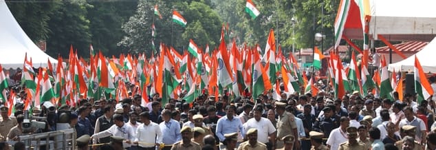 तिरंगे के साथ कदम बढ़ाते बच्चों ने जगाया राष्ट्रप्रेम