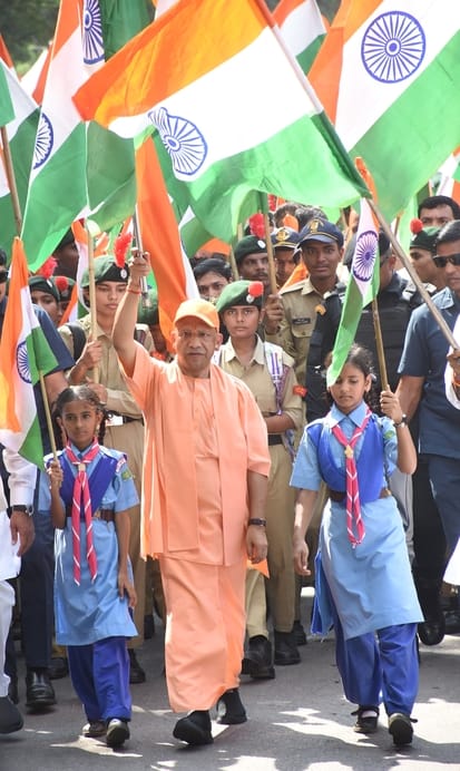 तिरंगे के साथ कदम बढ़ाते बच्चों ने जगाया राष्ट्रप्रेम