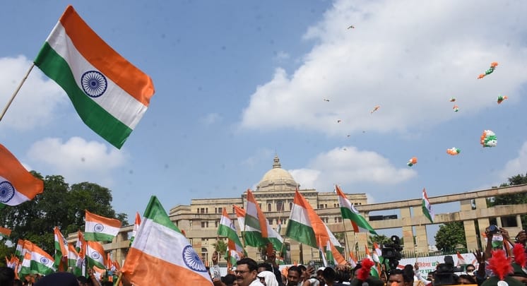 तिरंगे के साथ कदम बढ़ाते बच्चों ने जगाया राष्ट्रप्रेम