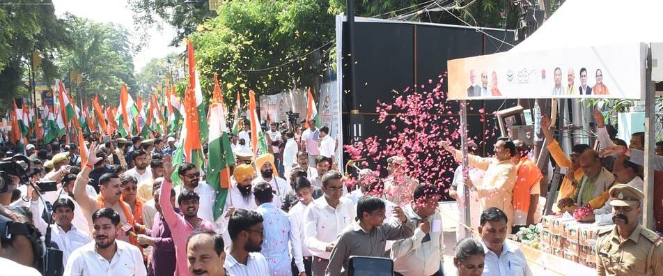 तिरंगे के साथ कदम बढ़ाते बच्चों ने जगाया राष्ट्रप्रेम