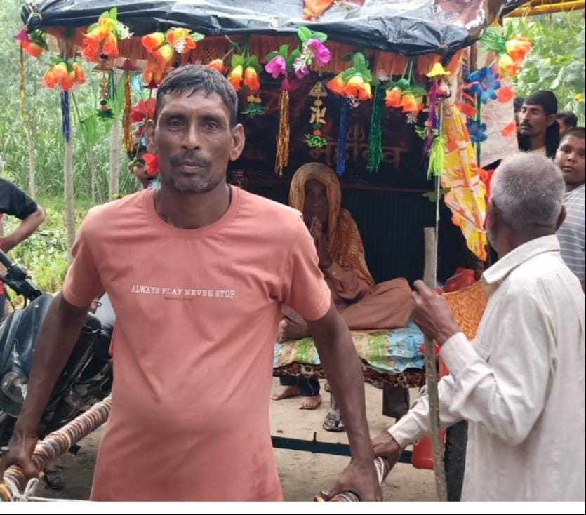 अघोरी का रूप धारण कर शिव चौक पर पहुंचे शिवभक्त।संवाद
