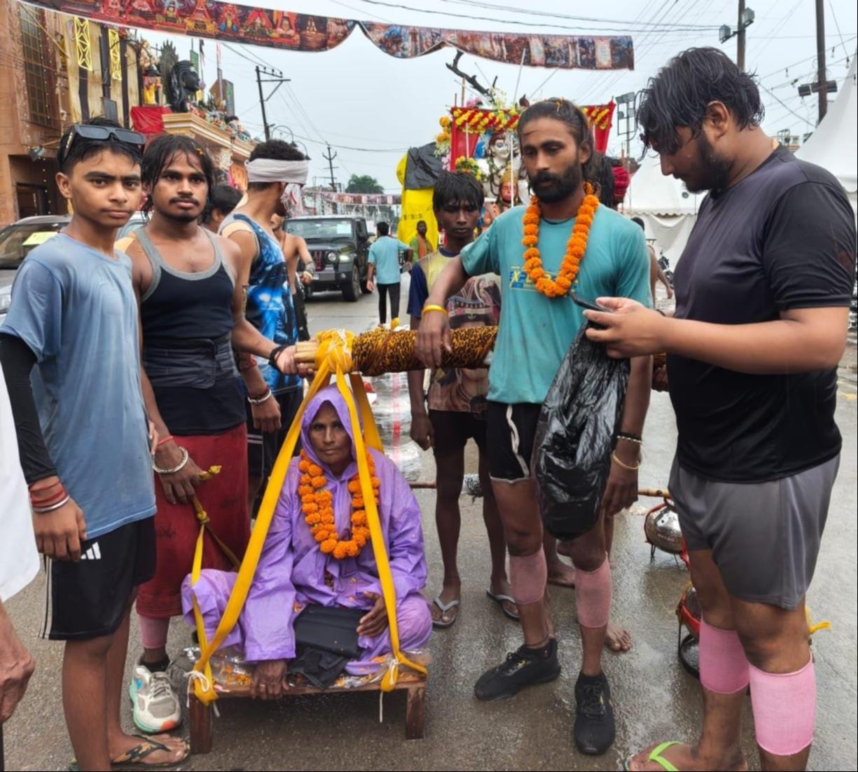 अघोरी का रूप धारण कर शिव चौक पर पहुंचे शिवभक्त।संवाद