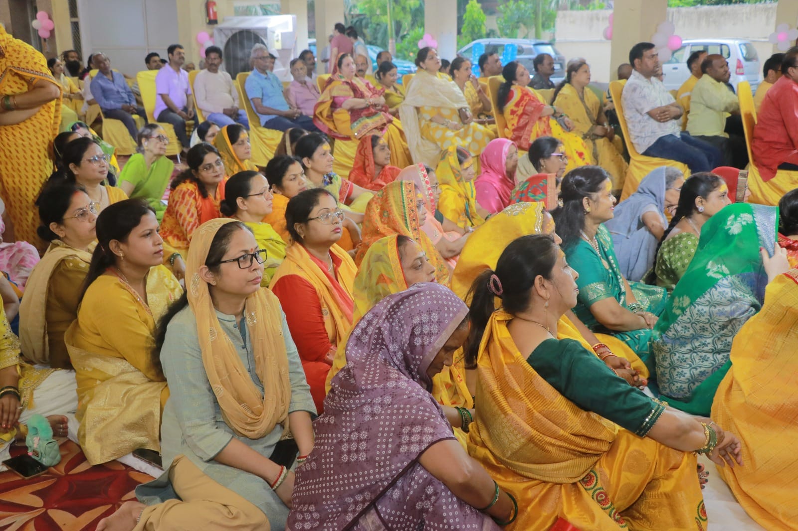 भदहूं चुंगी में आयोजित श्रीमद्भागवत कथा का वाचन करते अभिराम दास महाराज। संवाद