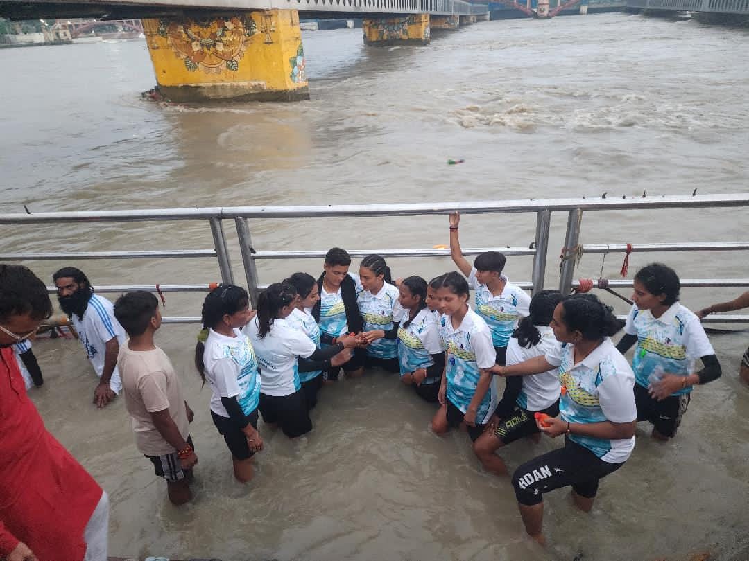 बड़ौत रोड पर डाक कांवड़ में बाइक पर सवार होकर गुजरती हरियाणा की महिला डाक कांवड़ियां : संवाद बड़ौत रोड पर डाक कांवड़ में बाइक पर सवार होकर गुजरती हरियाणा की महिला डाक कांवड़ियां : संवाद