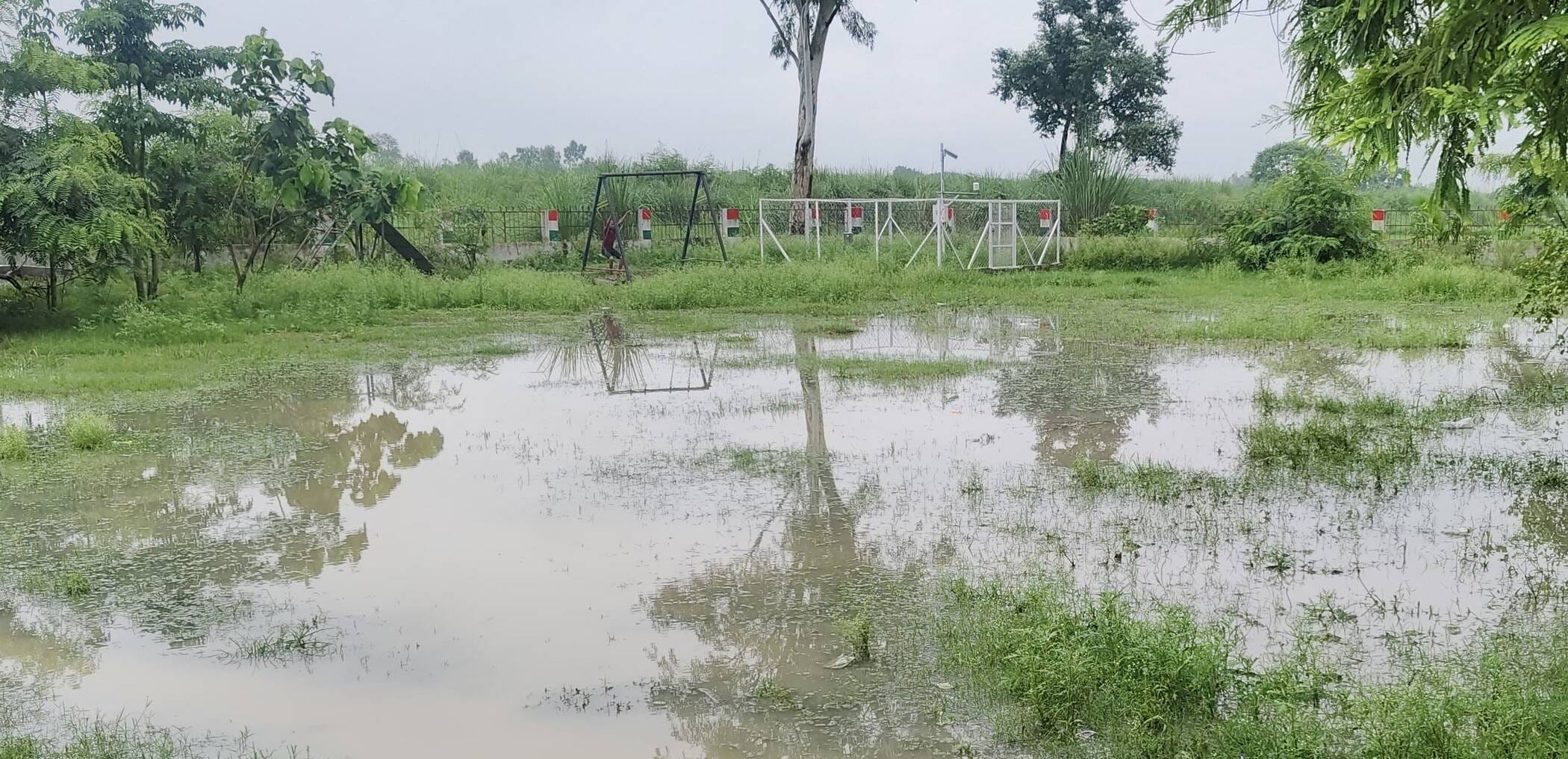 फोटो-05-खेल मैदान में भरा पानी। संवाद फोटो-05-खेल मैदान में भरा पानी। संवाद