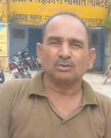 फोटो 17 - गंजडुंडवारा में खाद न मिलने को लेकर आक्रोश जताते किसान। स्रोत : संवाद फोटो 17 - गंजडुंडवारा में खाद न मिलने को लेकर आक्रोश जताते किसान। स्रोत : संवाद