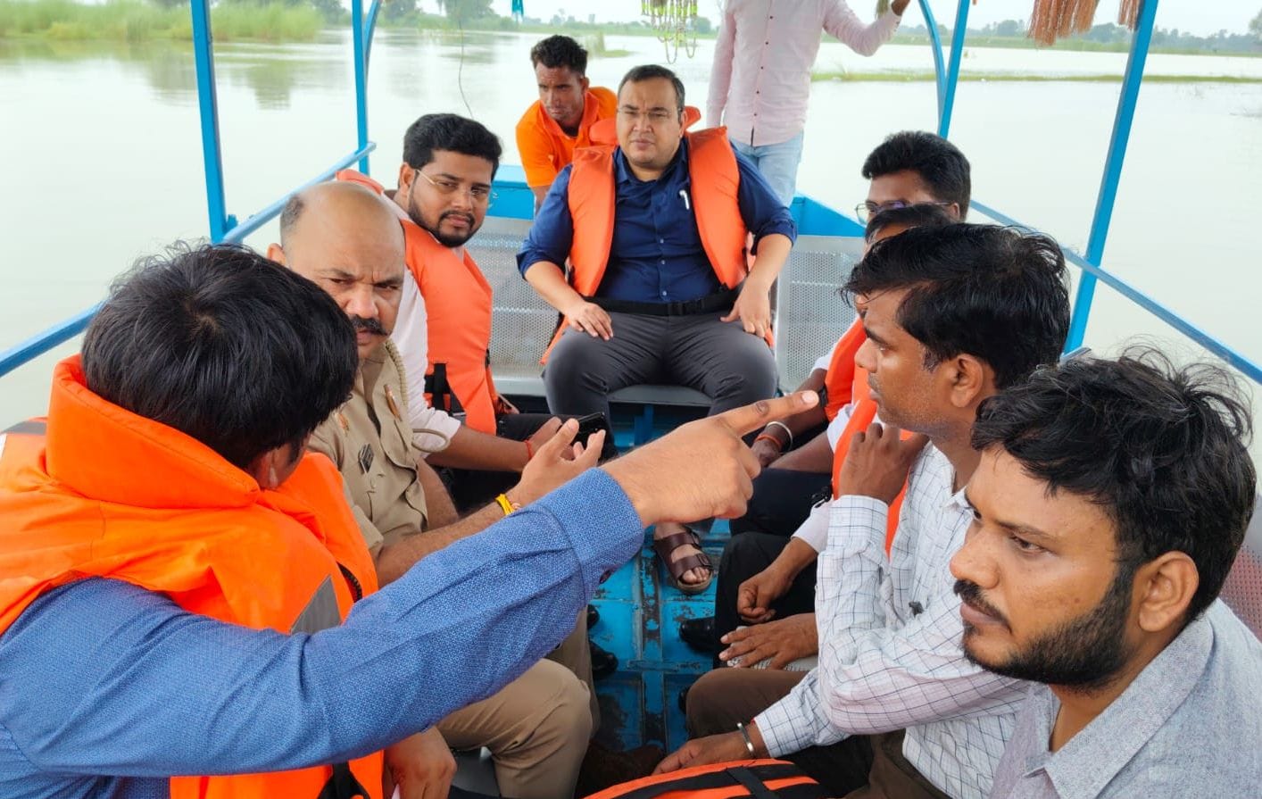 फोटो 32- नगला हंसी का जलमग्न इलाका ।स्रोत संवाद फोटो 32- नगला हंसी का जलमग्न इलाका ।स्रोत संवाद