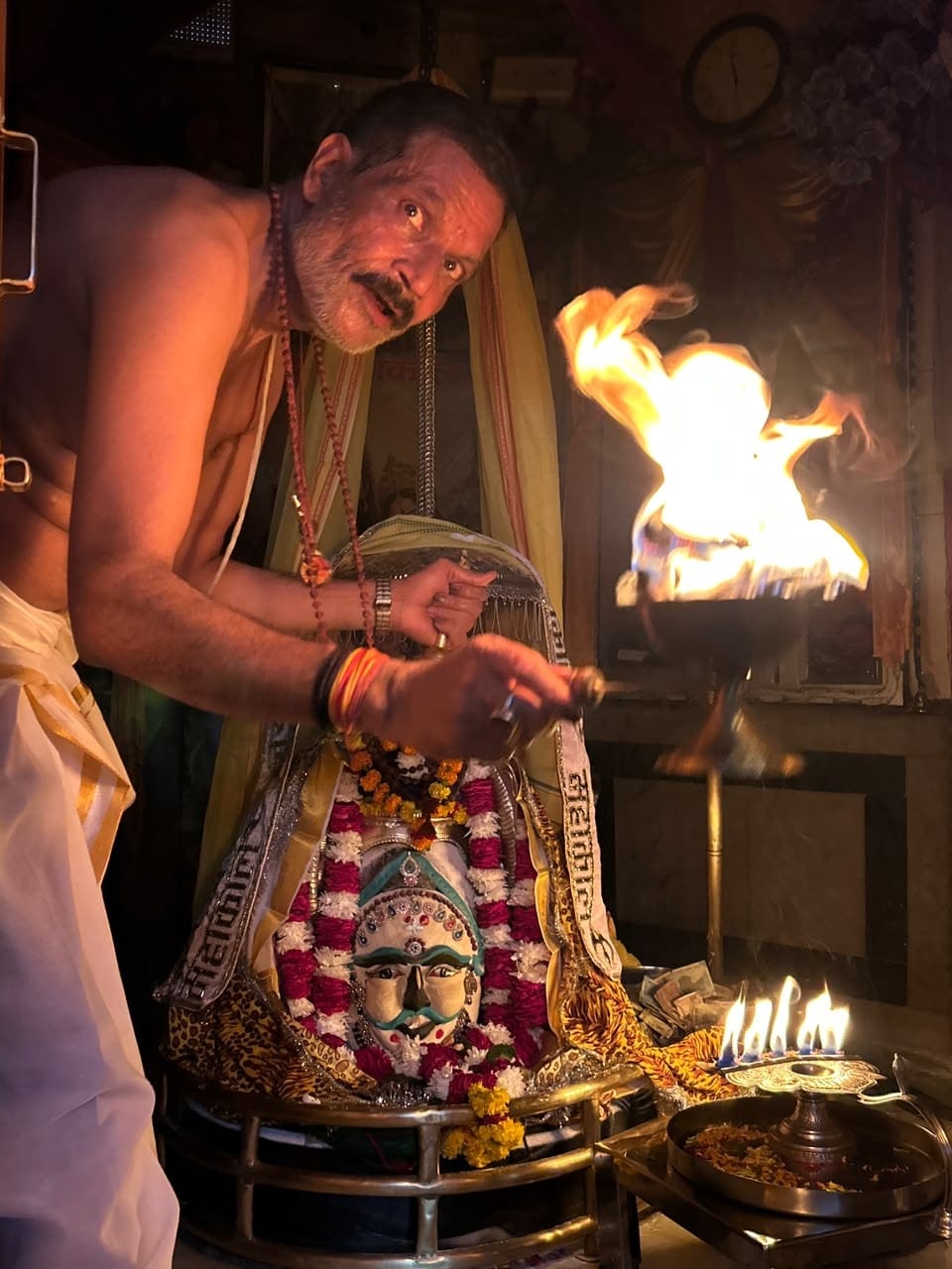 हर हर महादेव से गूंजे शिवालय