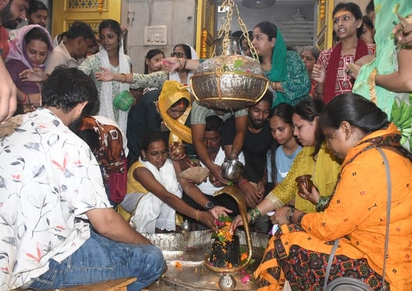 हर हर महादेव से गूंजे शिवालय