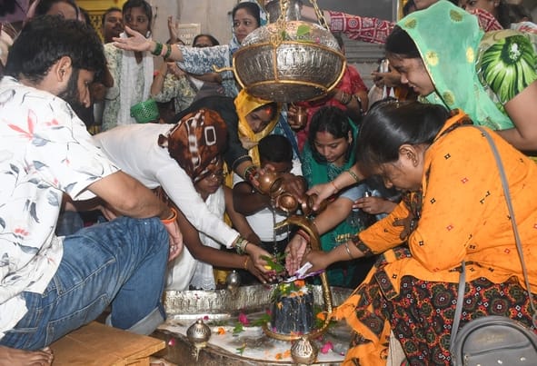 हर हर महादेव से गूंजे शिवालय