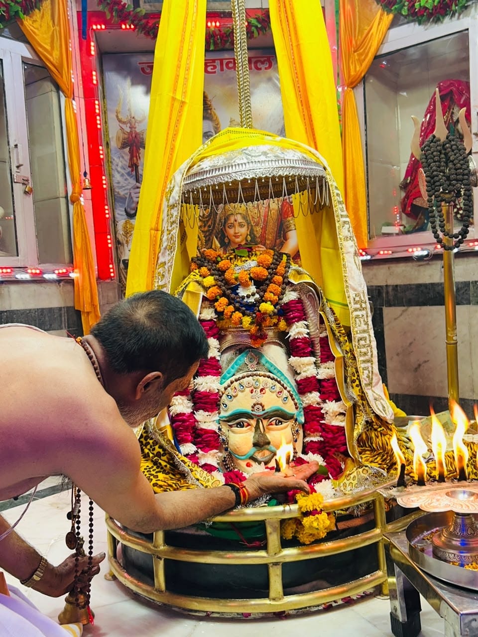 हर हर महादेव से गूंजे शिवालय