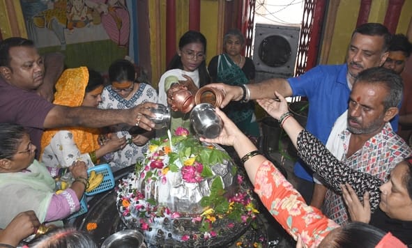 हर हर महादेव से गूंजे शिवालय
