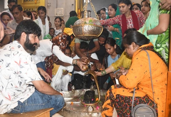 हर हर महादेव से गूंजे शिवालय