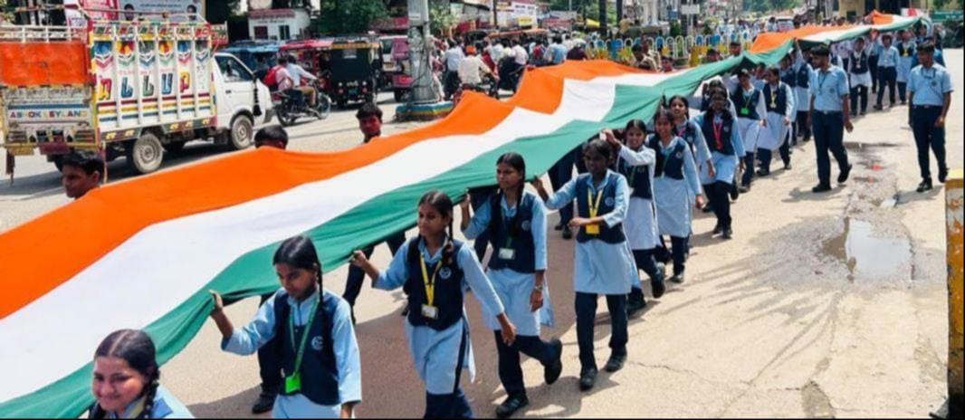 जिले के विभिन्न इलाकों में मंगलवार को तिरंगा यात्रा निकालते लोग। संवाद जिले के विभिन्न इलाकों में मंगलवार को तिरंगा यात्रा निकालते लोग। संवाद