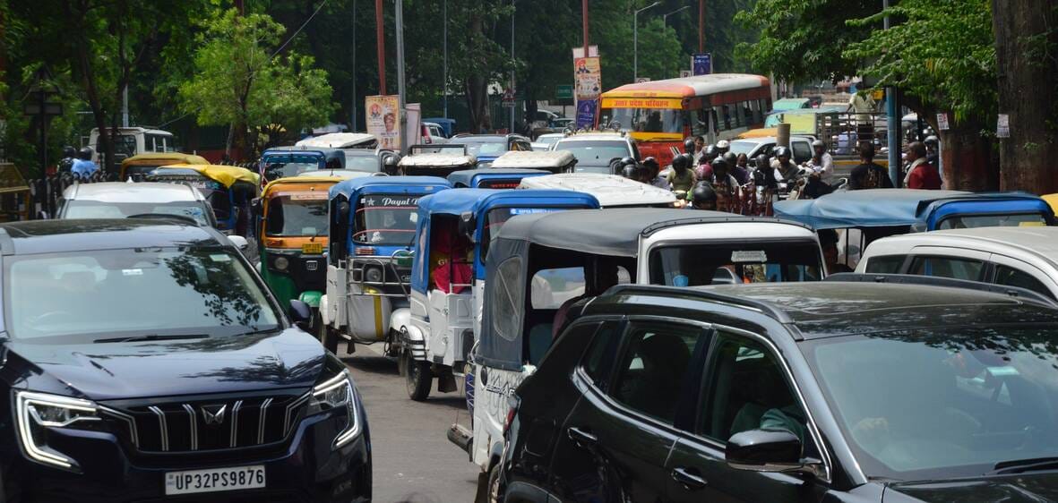 जाम में फंसे वाहन जाम में फंसे वाहन