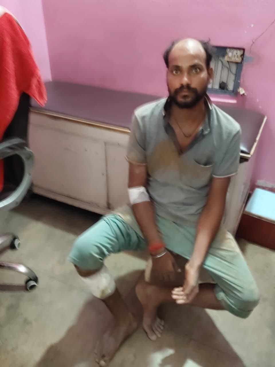 लोनी । घायल अखिलेश लोनी । घायल अखिलेश