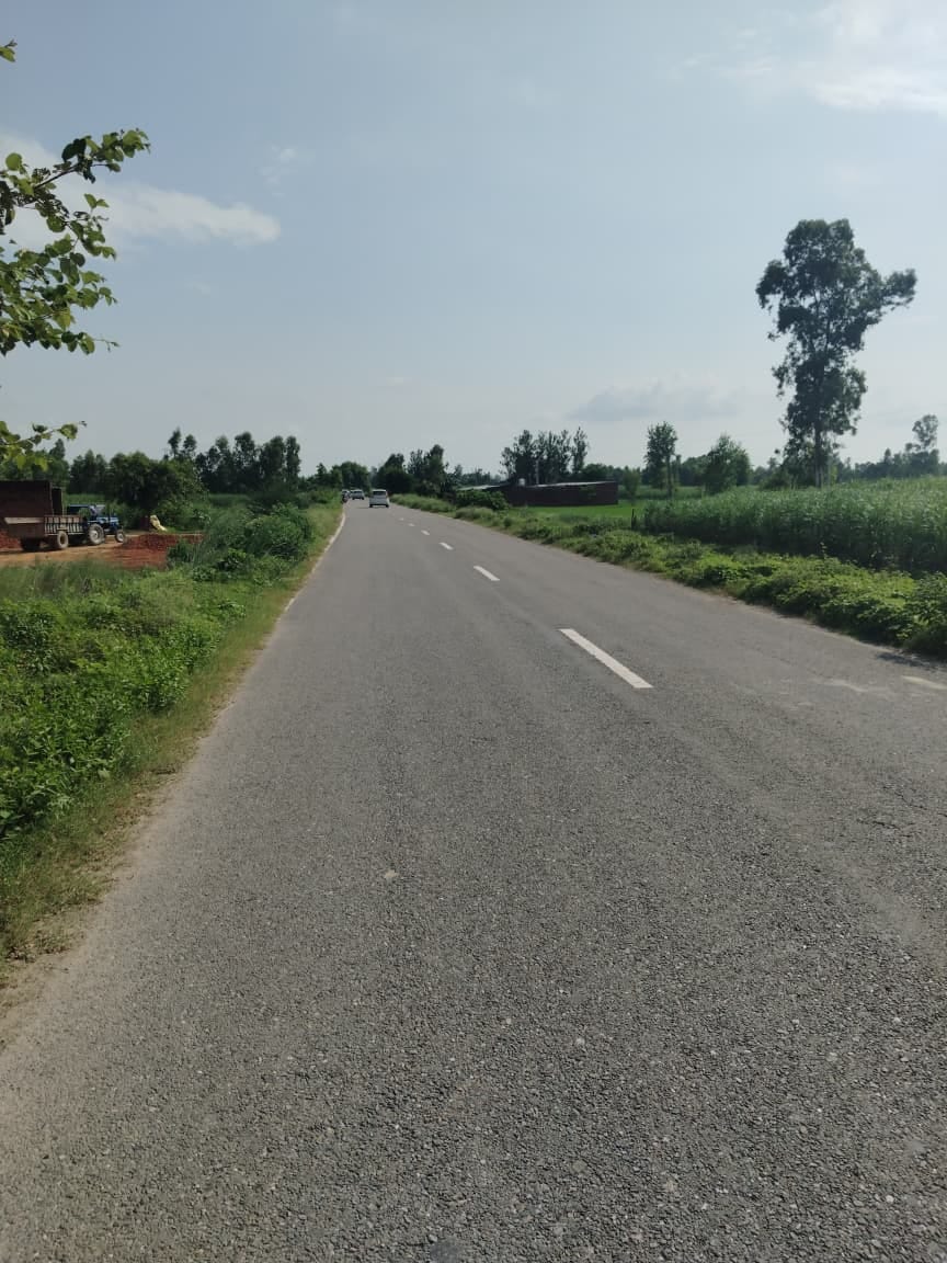 पीलीभीत बाईपास से गुजरते वाहन। संवाद पीलीभीत बाईपास से गुजरते वाहन। संवाद