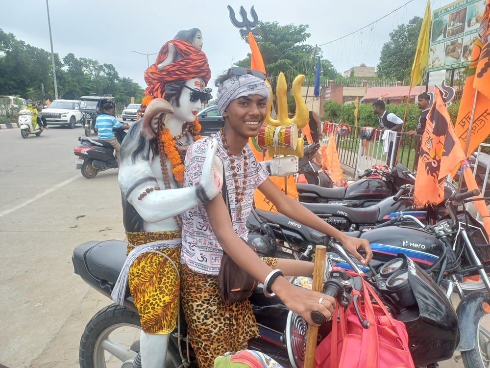 पैदल कांवड़ यात्रा लेकर अंबाला पहुंंचे तोपखाना के कावडिए। संवाद पैदल कांवड़ यात्रा लेकर अंबाला पहुंंचे तोपखाना के कावडिए। संवाद