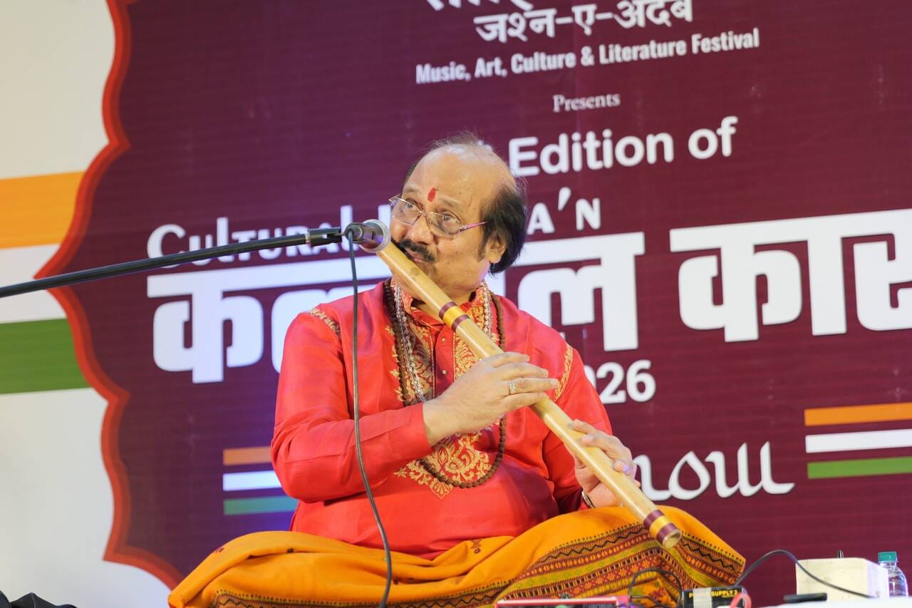 पद्मश्री पं. रोनू मजूमदार के बांसुरी वादन ने मोहा पद्मश्री पं. रोनू मजूमदार के बांसुरी वादन ने मोहा