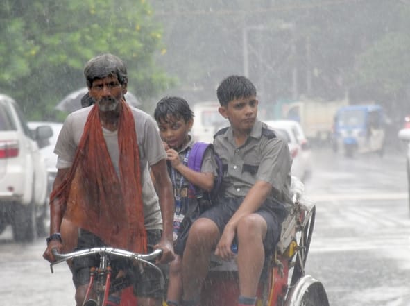 राजधानी में दोपहर को कई इलाकों में बारिश हुई। 