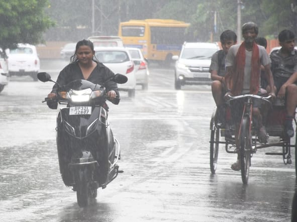राजधानी में दोपहर को कई इलाकों में बारिश हुई। 