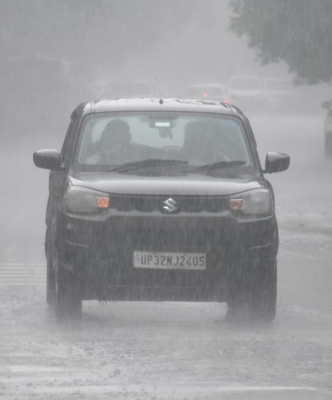 राजधानी में दोपहर को कई इलाकों में बारिश हुई। 